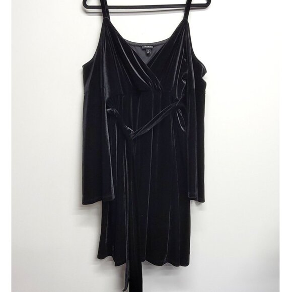 NEW Torrid 3 Black Mini Velvet Cold Shoulder Surplice Dress 3X 22 24 - Picture 6 of 10